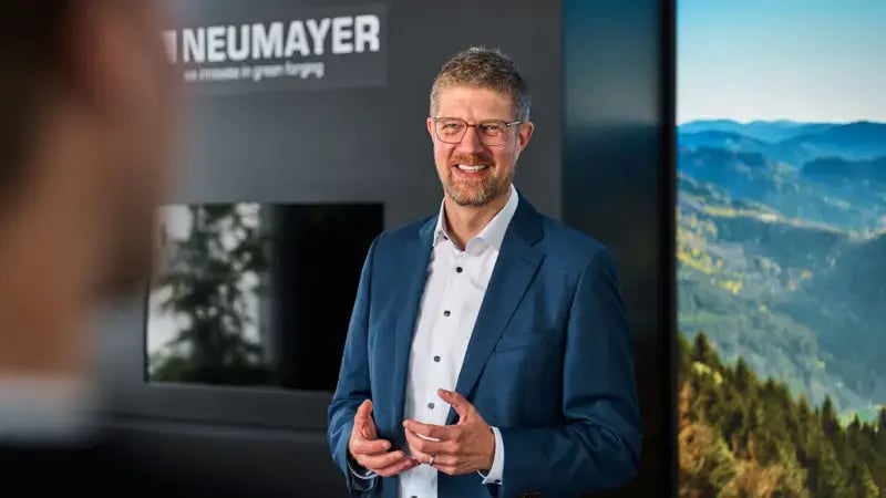 neumayer-interview-stage_res_800x450